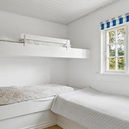 3 Bedroom Awesome In Holiday home *