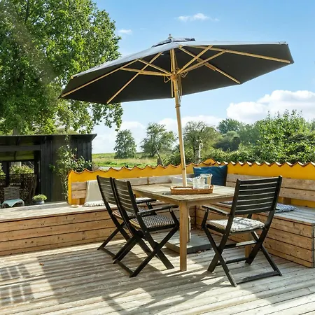 3 Bedroom Awesome In Holiday home
